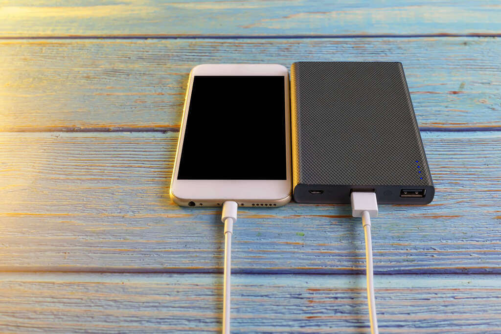 why-you-shouldn-t-plug-a-power-bank-into-itself