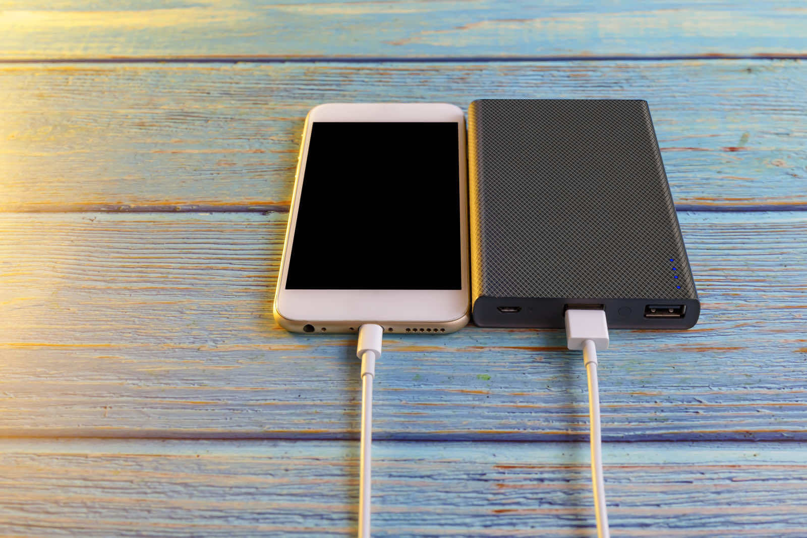 Why You Shouldn't Plug A Power Bank Into Itself