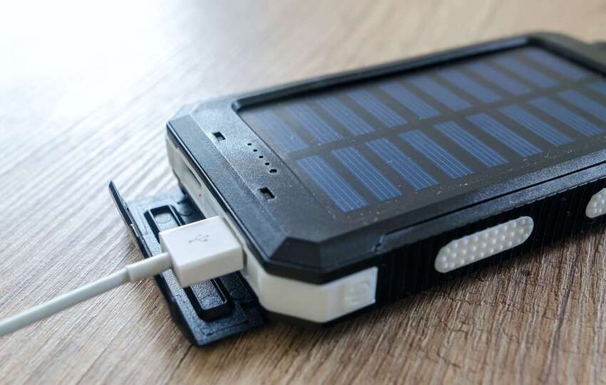 how do solar power banks work