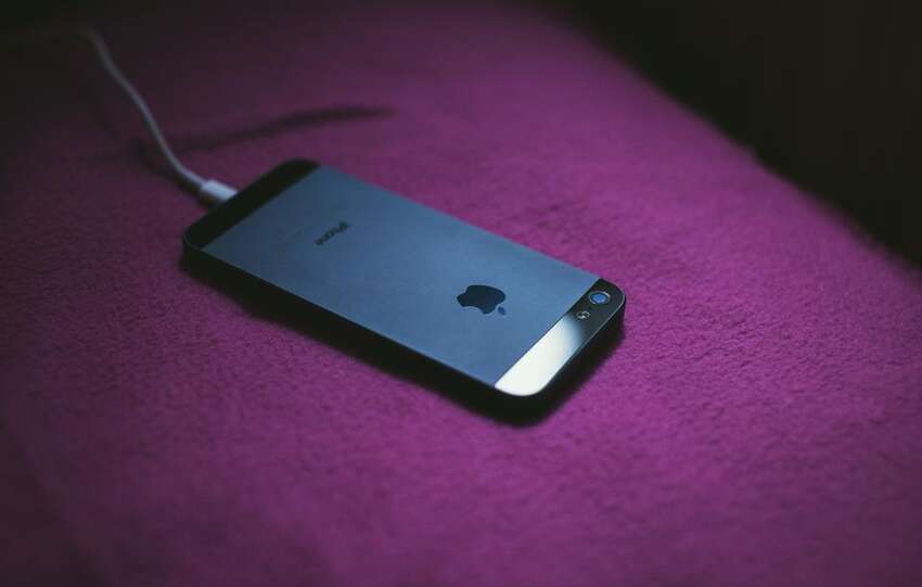 how to charge your phone without a charger