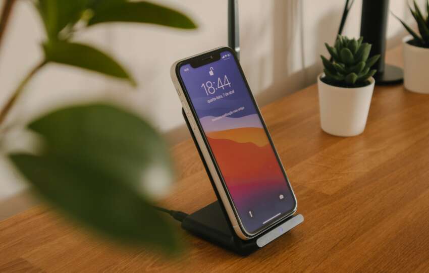 Iphone charging wireless stand