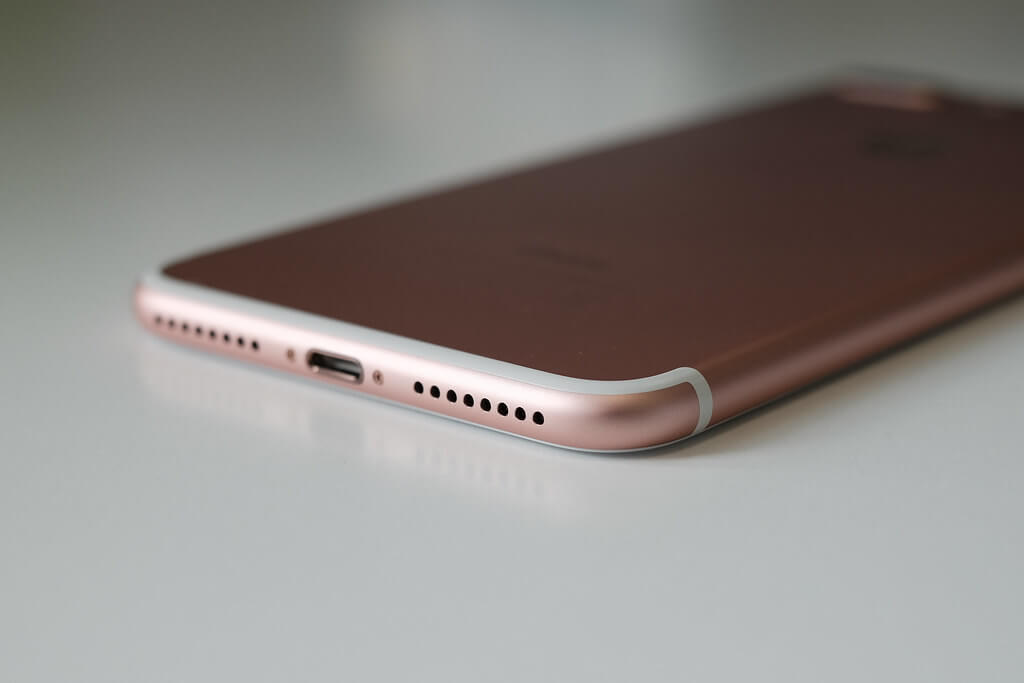 how to clean an iPhone charging port how to clean an iPhone charging port