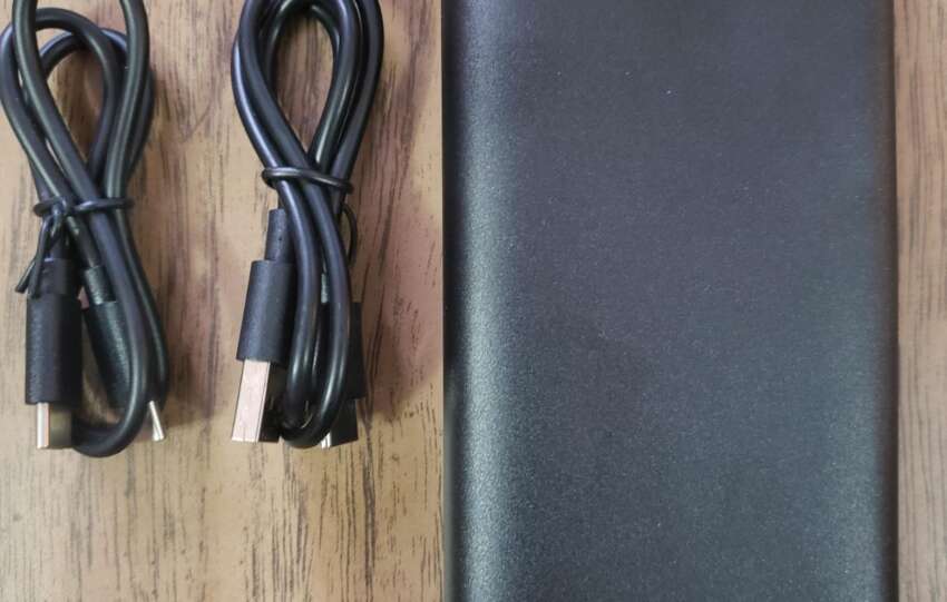 Power Bank with charging cable