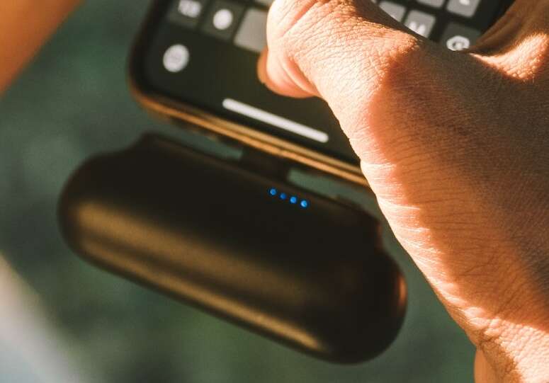 power bank blinking which charging Iphone