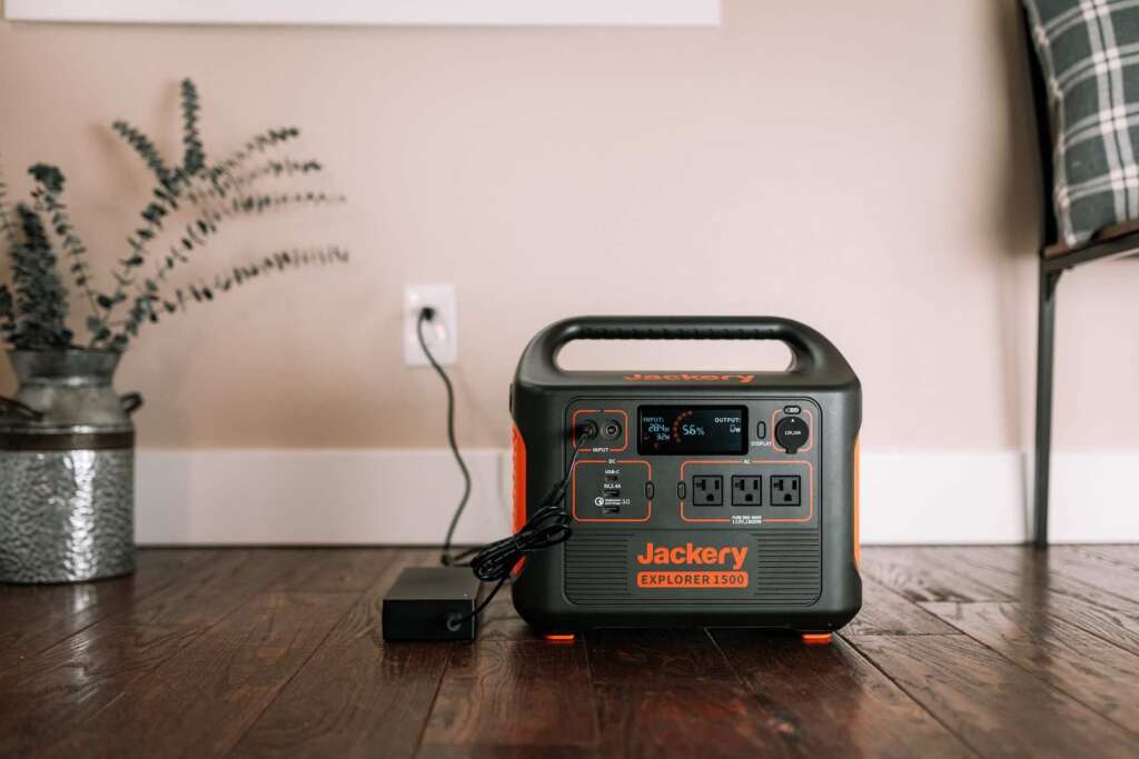 Protable Power Station Charging At Home Protable Power Station Charging At Home
