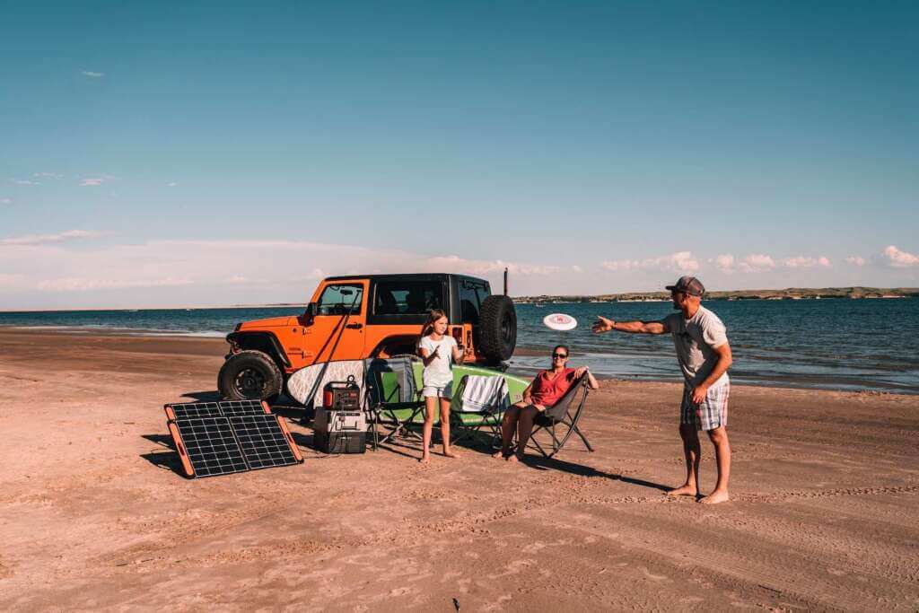 jackery power station Solar Charging by solar panel in Beach jackery power station Solar Charging by solar panel in Beach
