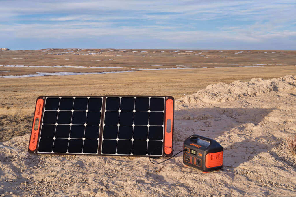 solar panel Charging Portable Power Station in Camping 4 solar panel Charging Portable Power Station in Camping 4
