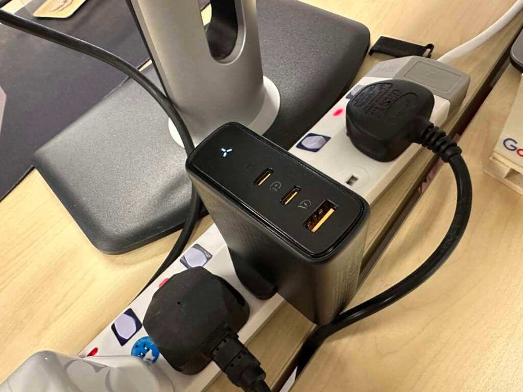 VOLTME Revo 140 GaN Charger Charging lights VOLTME Revo 140 GaN Charger Charging lights
