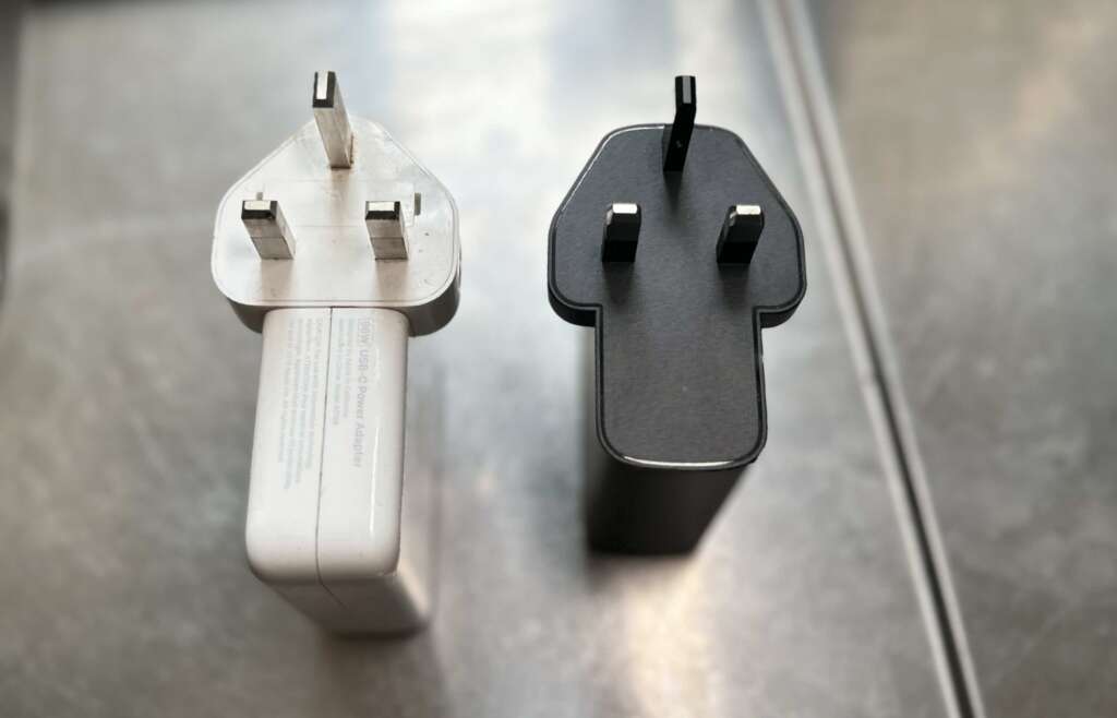 VOLTME Revo 140 GaN Charger Compared to apple Charger plugs VOLTME Revo 140 GaN Charger Compared to apple Charger plugs