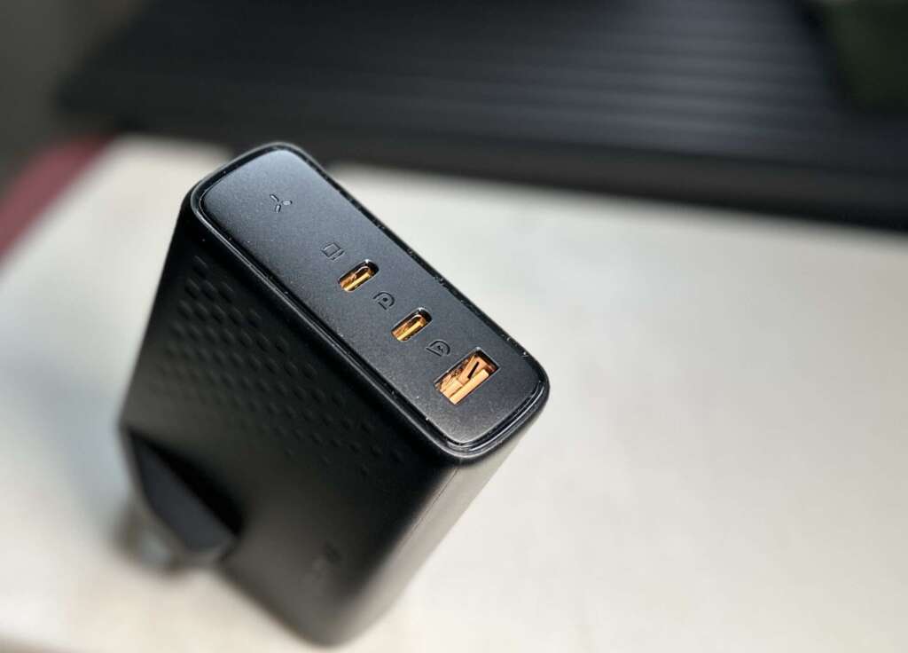 VOLTME Revo 140 GaN Charger Port View VOLTME Revo 140 GaN Charger Port View