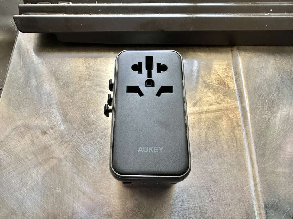 AUKEY PA TA09 100W Universal Travel Charger Power plug AUKEY PA TA09 100W Universal Travel Charger Power plug
