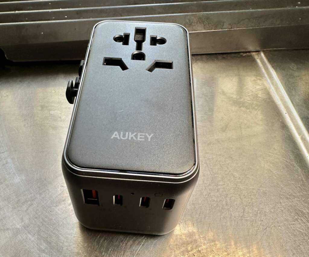 AUKEY PA TA09 100W Universal Travel Charger USB C AUKEY PA TA09 100W Universal Travel Charger USB C