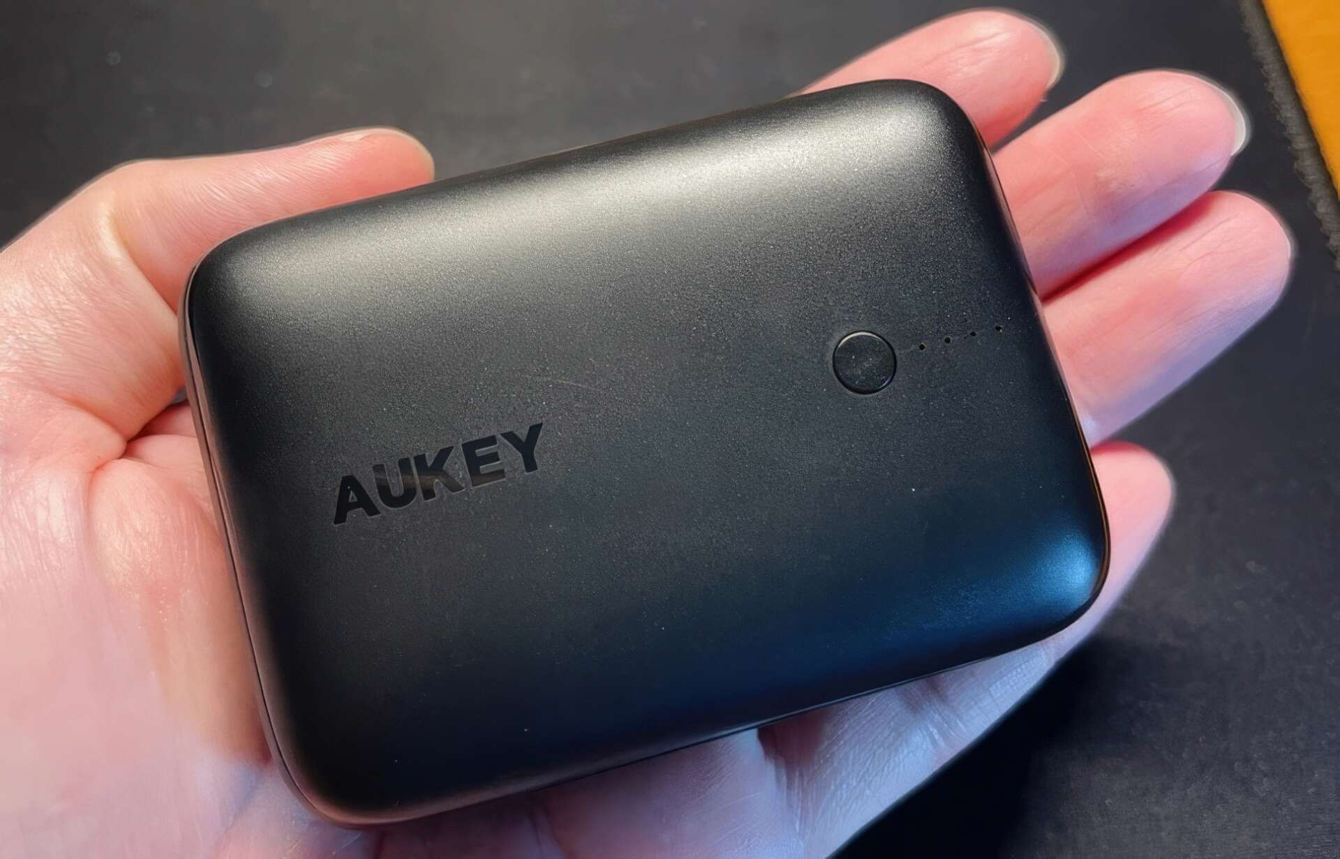 Aukey PB N83S 10000MAH 22.5W PD in the hand Aukey PB N83S 10000MAH 22.5W PD in the hand