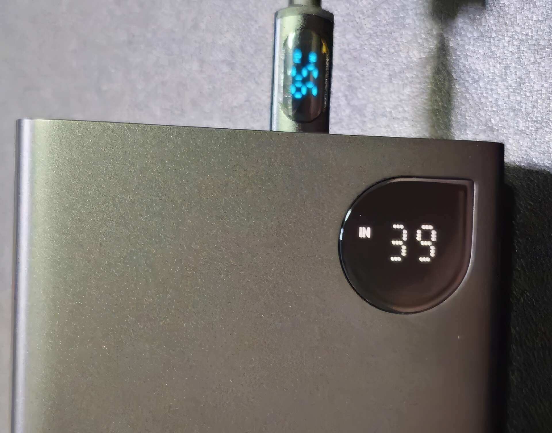 Baseus 140W Portable Charger indicator Baseus 140W Portable Charger indicator