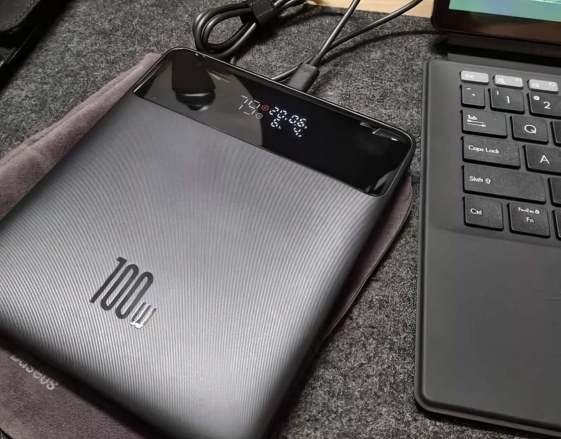 Baseus Blade HD 100W 20000mAh Power Bank charging laptop Baseus Blade HD 100W 20000mAh Power Bank charging laptop