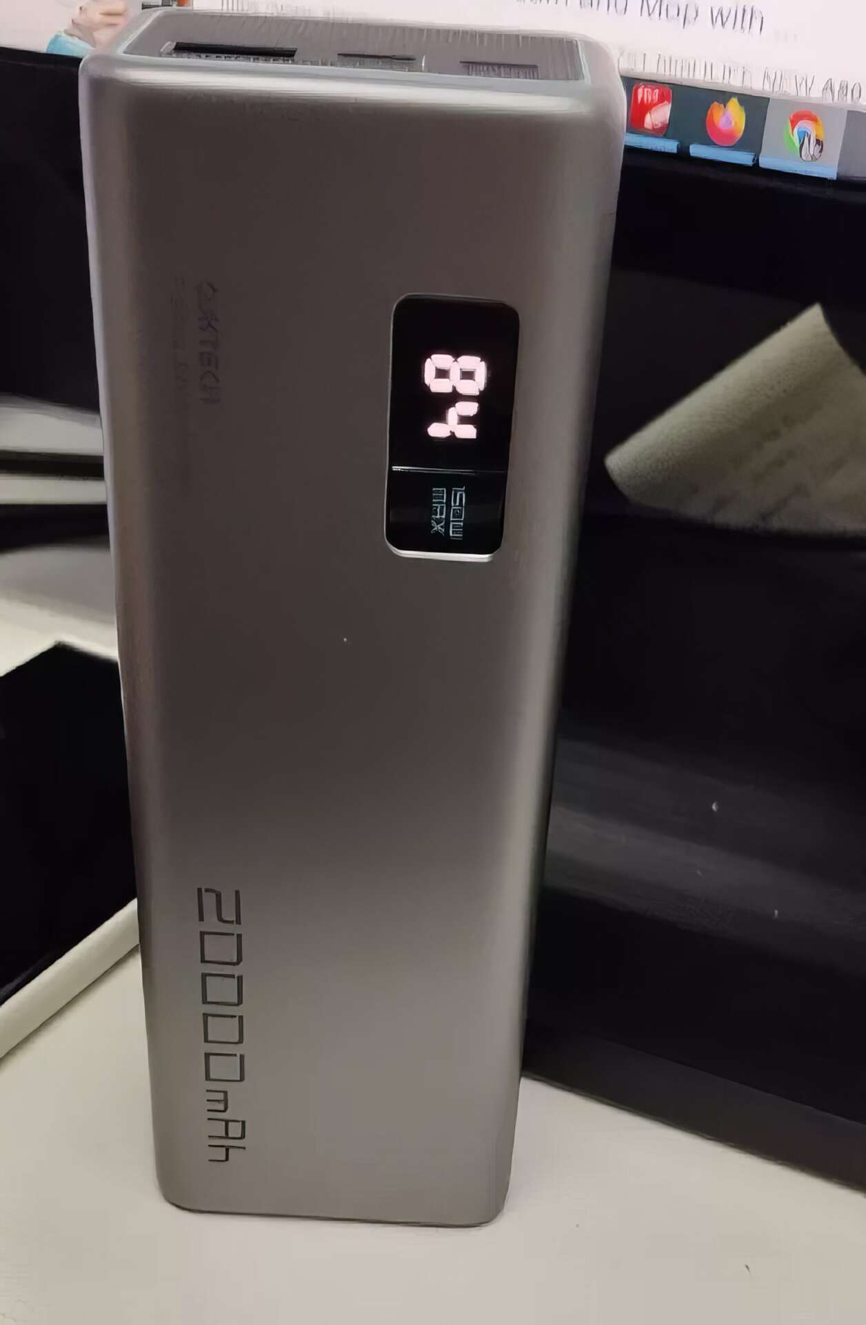 UKTECH 15 Power Bank 100W 20000mAh On The Table UKTECH 15 Power Bank 100W 20000mAh On The Table