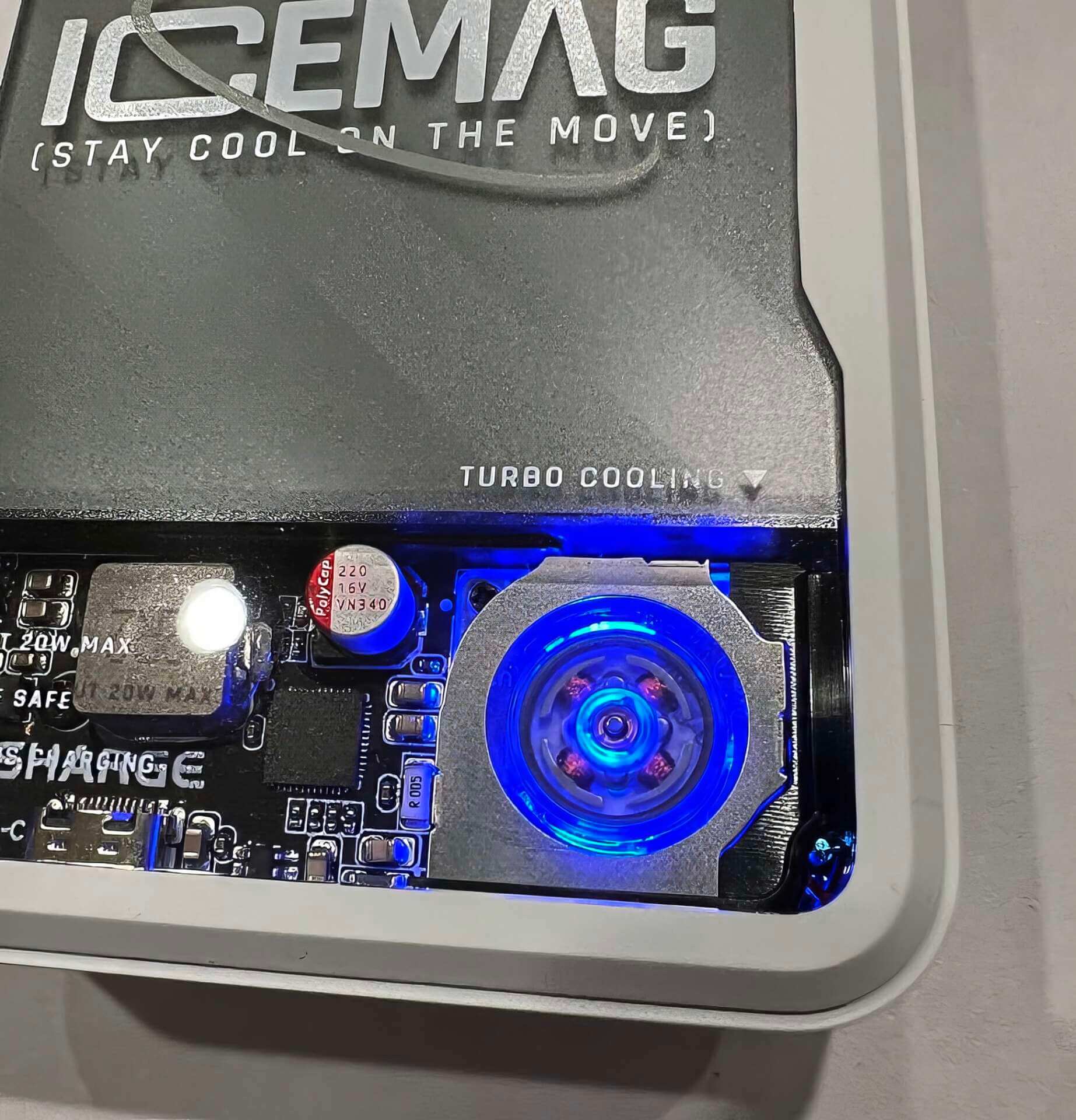 sharge ICEMAG Magnetic Power Bank Charging sharge ICEMAG Magnetic Power Bank Charging